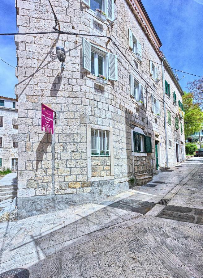 Studio Apartments Sv. Duje Split Buitenkant foto